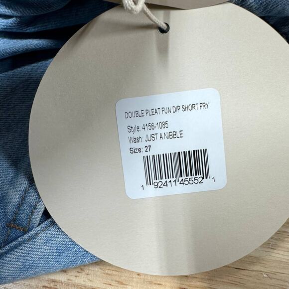 Mother Snacks NWT Double Pleated Fun Dip Short Fray Denim Shorts Size 27 Blue - Picture 9 of 12